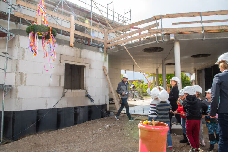 Richtfest an der Käferschule gefeiert